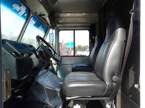 Used 2014 Ford E-350 and Econoline 350 Super Duty w/ A/C Prep Package image 15