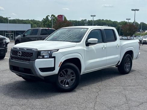 Used 2025 Nissan Frontier SV RWD image 2
