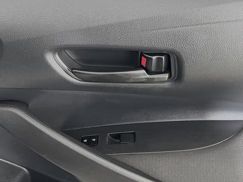 Used 2025 Toyota Corolla LE image 30