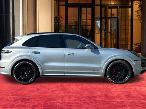 Used 2021 Porsche Cayenne GTS image 9