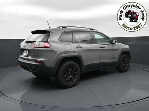 Used 2019 Jeep Cherokee Trailhawk w/ Cold Weather Group AWD/4WD image 2