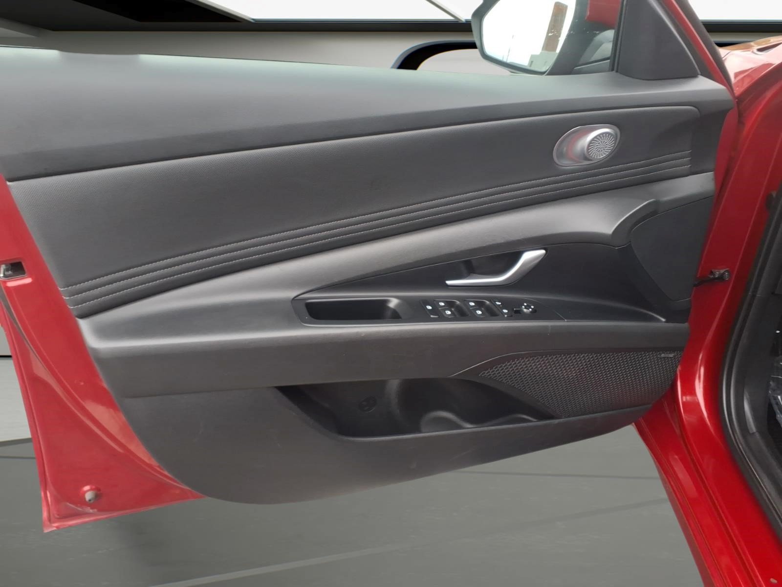Used 2025 Hyundai Elantra Limited FWD image 8