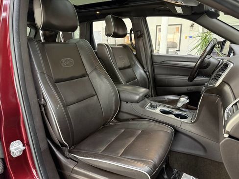 Used 2018 Jeep Grand Cherokee Overland AWD/4WD image 17
