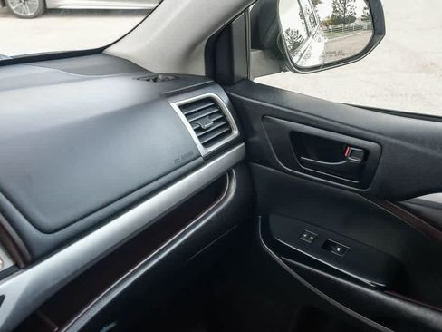 Used 2017 Toyota Highlander Plus FWD image 23