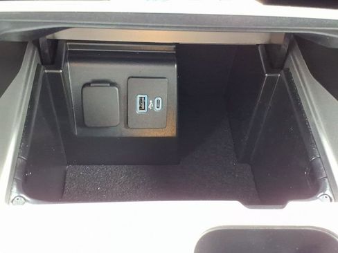 Used 2023 Ford Explorer Platinum w/ Equipment Group 601A AWD/4WD image 18