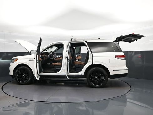 Used 2024 Lincoln Navigator Reserve AWD/4WD image 44