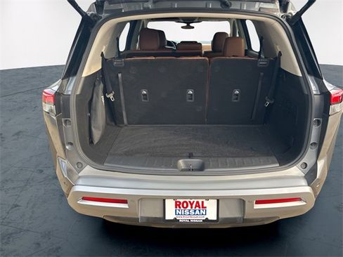 Used 2023 Nissan Pathfinder Platinum w/ Cargo Package image 9