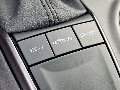 Used 2024 Toyota Camry SE image 26