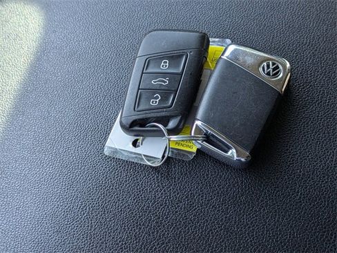 Used 2021 Volkswagen Atlas SE image 37