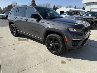 Used 2024 Jeep Grand Cherokee Limited w/ Black Appearance Package