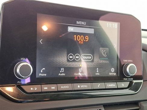 Used 2024 Nissan Pathfinder S image 22