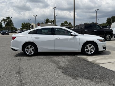 Used 2024 Chevrolet Malibu LT FWD image 2