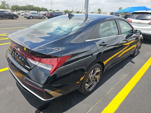 Used 2025 Hyundai Elantra Limited FWD image 6