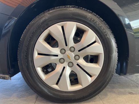 Used 2015 Chevrolet Cruze LS image 9