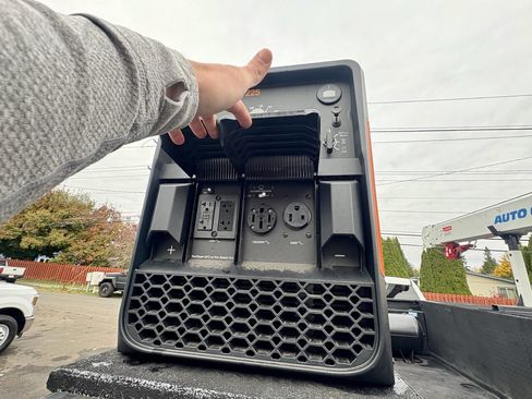 Used 2024 RAM 5500 Tradesman w/ Chrome Appearance Group image 32