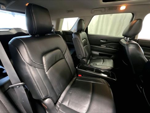 Used 2022 Nissan Pathfinder SV w/ SV Premium Package image 16