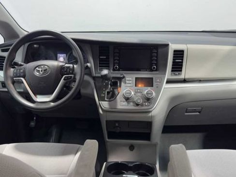 Used 2020 Toyota Sienna LE FWD image 18