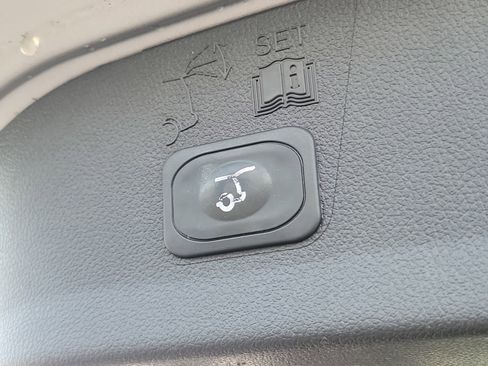 Used 2015 Ford Escape Titanium image 13