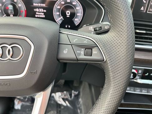 Used 2024 Audi Q5 e Prestige w/ Prestige Package image 30