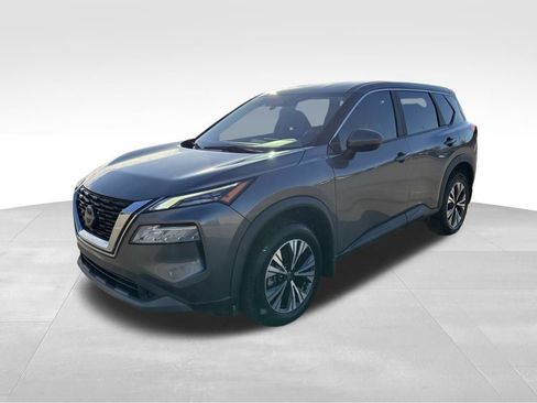 Used 2023 Nissan Rogue SV image 2