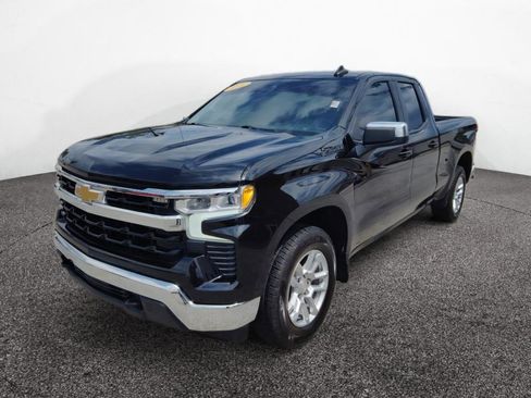 Used 2022 Chevrolet Silverado 1500 LT AWD/4WD image 3
