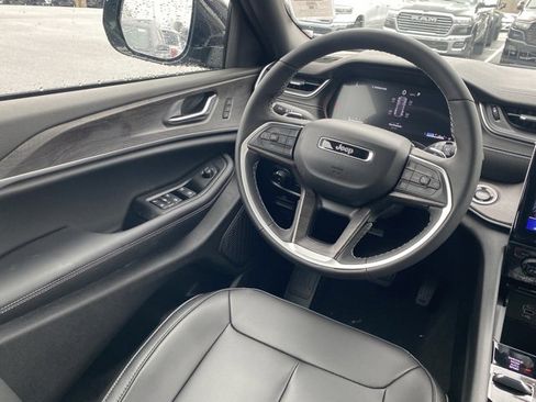 New 2025 Jeep Grand Cherokee Limited image 34