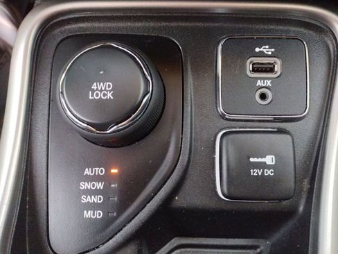 Used 2018 Jeep Compass Latitude w/ Cold Weather Group image 35