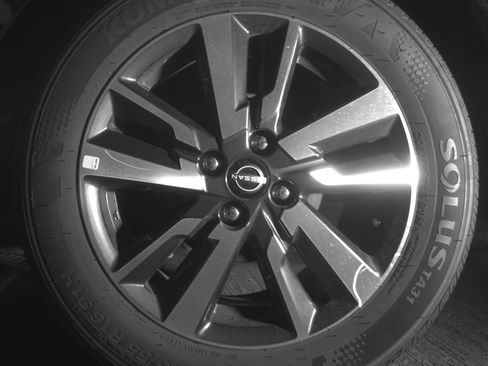 Used 2025 Nissan Versa SV image 14