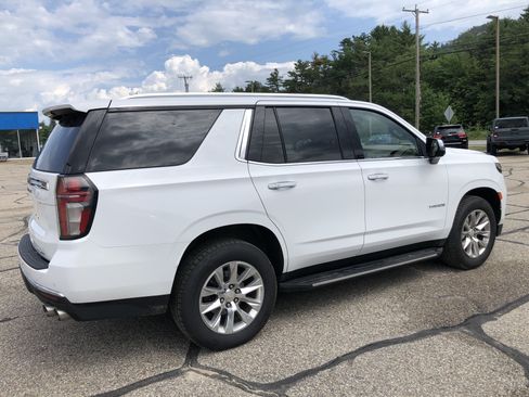 Used 2021 Chevrolet Tahoe Premier w/ Premium Package AWD/4WD image 3