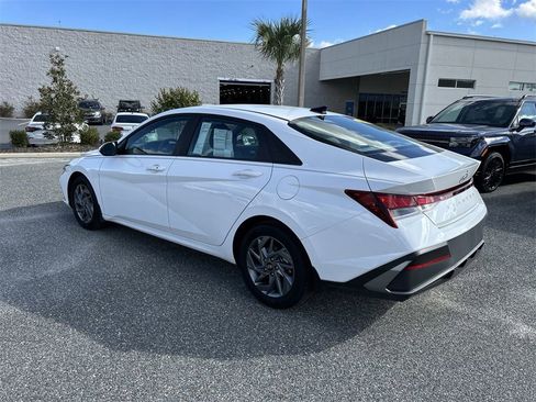 Certified 2024 Hyundai Elantra SEL image 11