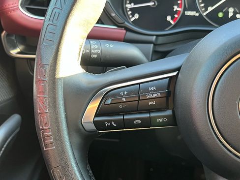 Used 2024 MAZDA MAZDA3 Hatchback w/Premium Plus Pkg image 28