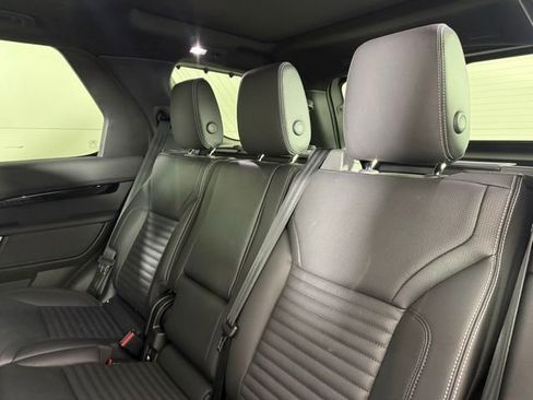 Certified 2025 Land Rover Discovery S image 25