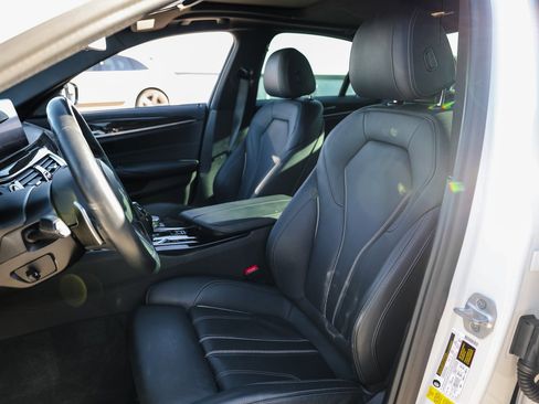 Used 2021 BMW 540i w/ M Sport Package image 5