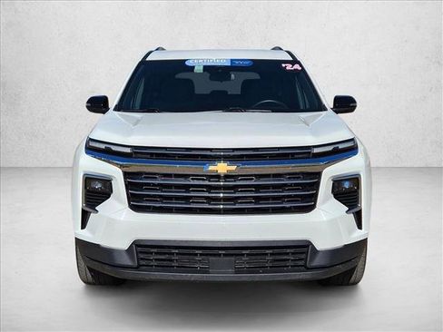 Used 2024 Chevrolet Traverse LT image 2