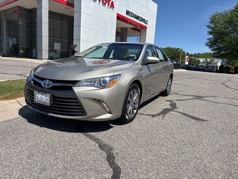 Used 2016 Toyota Camry XLE w/ Moonroof Package image 2