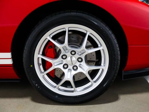 Used 2006 Ford GT RWD image 24