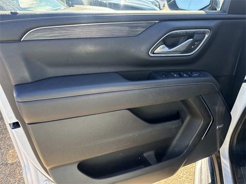 Used 2022 GMC Yukon XL SLT w/ SLT Premium Package image 25