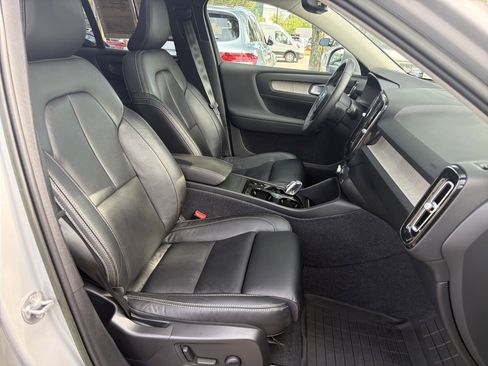 Certified 2023 Volvo XC40 B4 Plus w/ Protection Package Premier FWD image 35