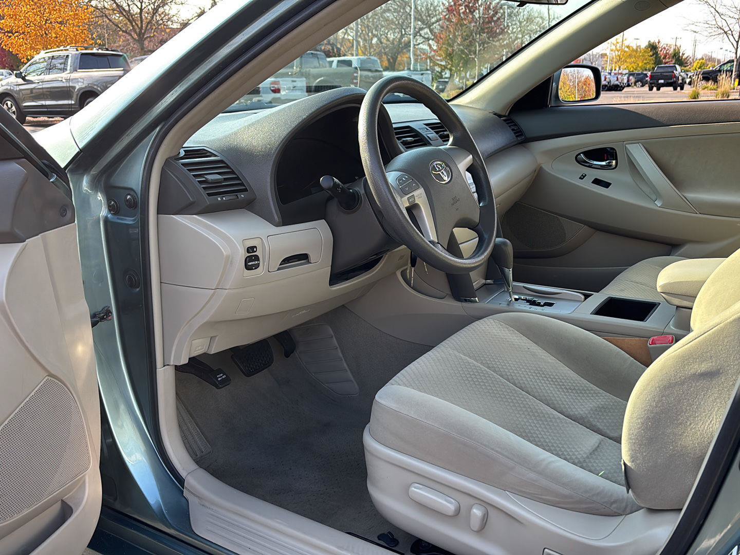Used 2009 Toyota Camry LE FWD image 2
