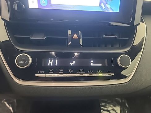 Used 2025 Toyota Corolla LE FWD image 35
