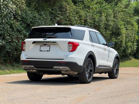 Used 2020 Ford Explorer XLT w/ Equipment Group 202A AWD/4WD image 5