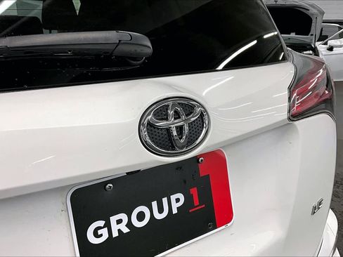 Used 2018 Toyota RAV4 LE w/ Carpet Mat Package image 30