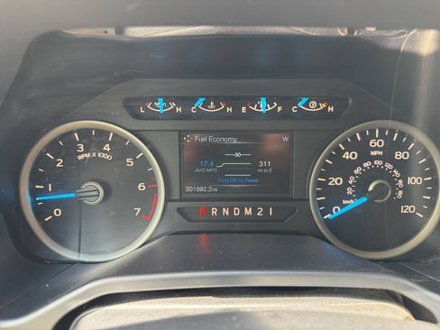 Used 2015 Ford F150 XLT w/ Equipment Group 302A Luxury AWD/4WD image 12
