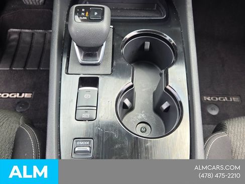 Used 2025 Nissan Rogue SV FWD image 18