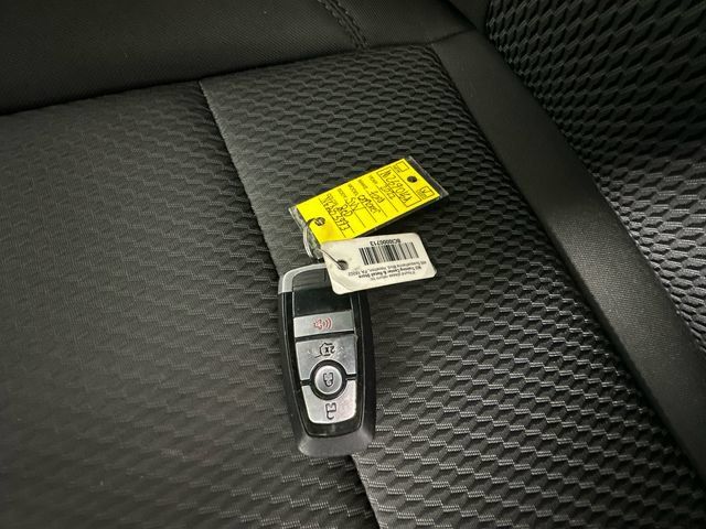 Used 2022 Ford Explorer XLT AWD/4WD image 36