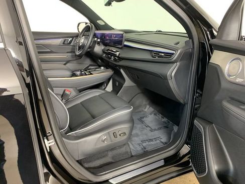Used 2025 Buick Enclave Avenir w/ Super Cruise Package AWD/4WD image 41