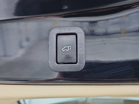 Used 2017 Toyota Highlander XLE FWD image 16