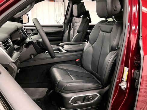 Used 2025 Jeep Wagoneer Series III w/ Premium Group I AWD/4WD image 23