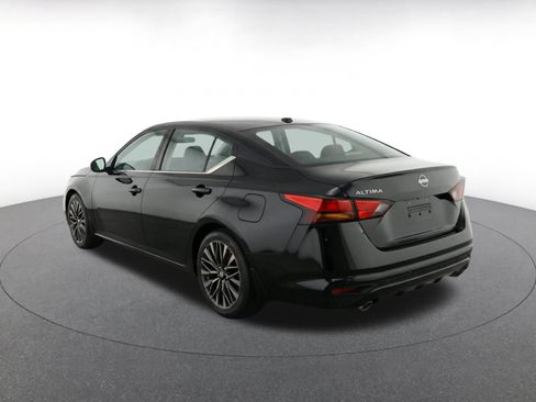 Used 2025 Nissan Altima 2.5 SV FWD image 7