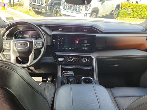 Used 2023 GMC Sierra 1500 Denali w/ Denali Reserve Package AWD/4WD image 18
